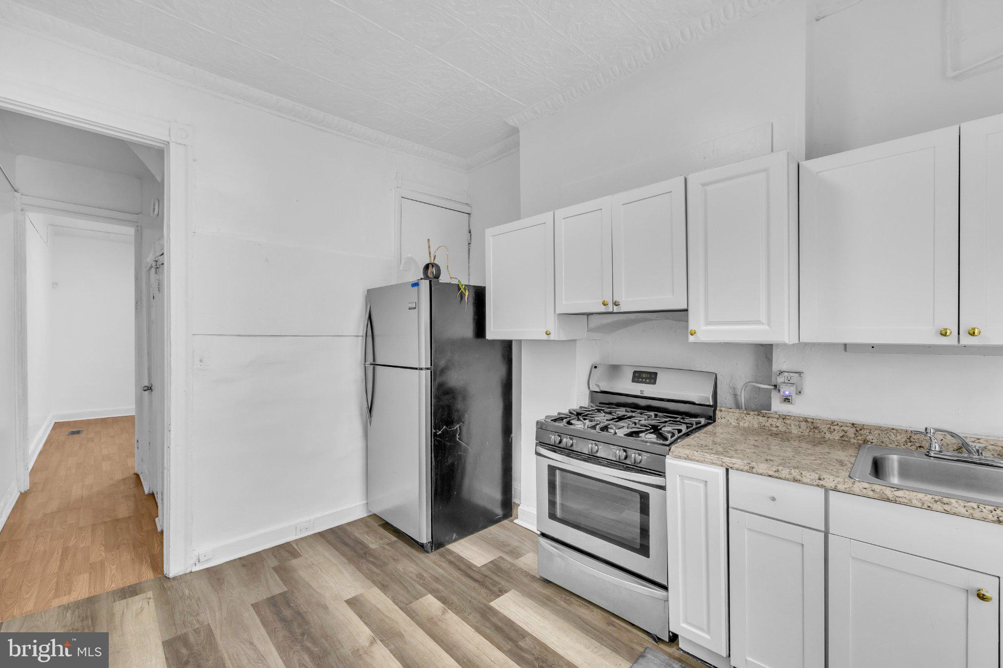 2920 PARKWOOD AVENUE 3