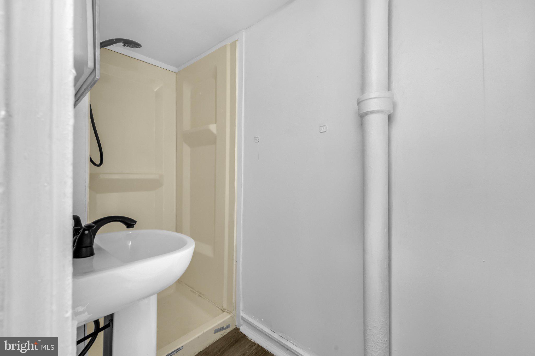 2920 PARKWOOD AVENUE 3