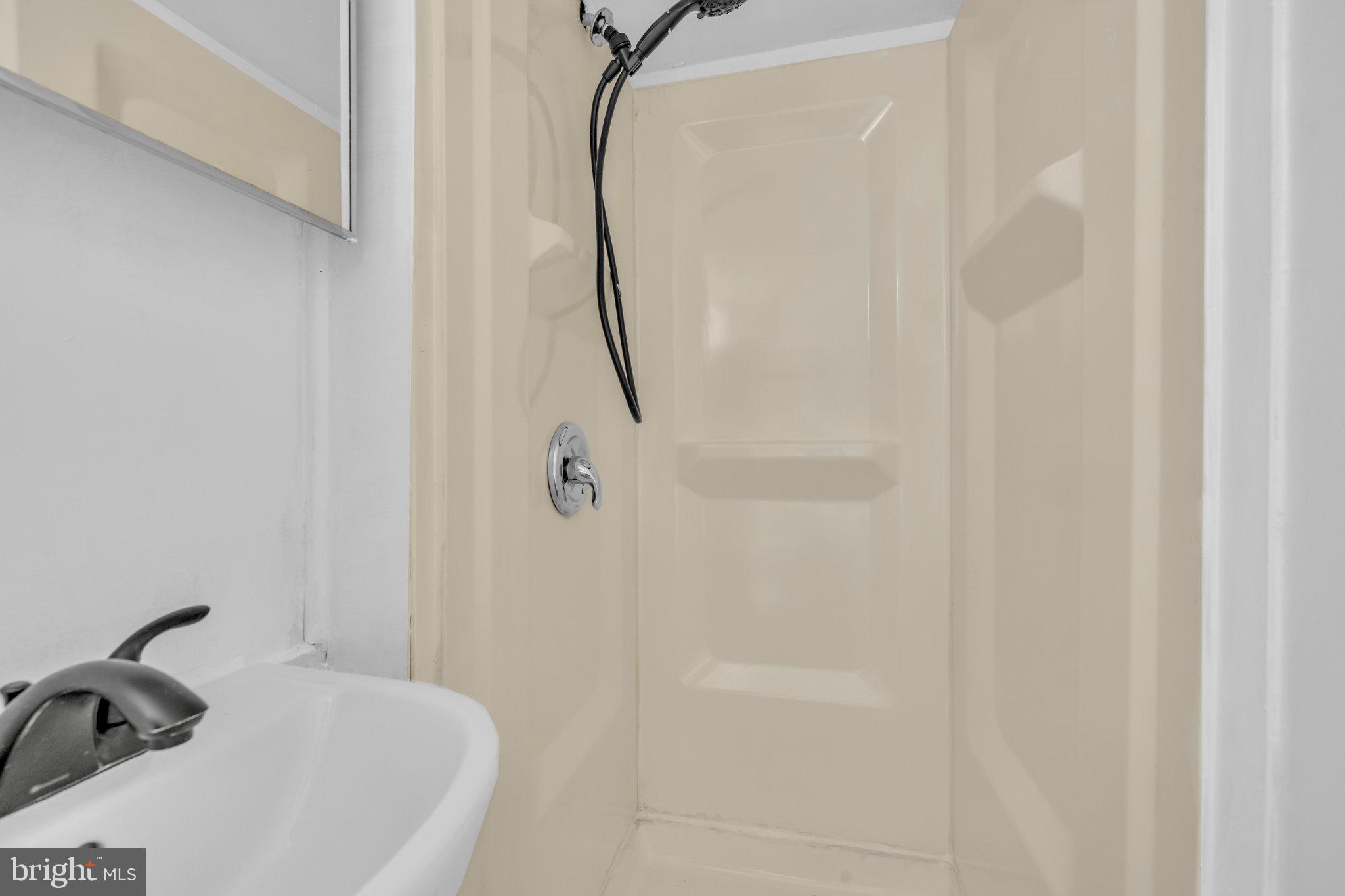 2920 PARKWOOD AVENUE 3