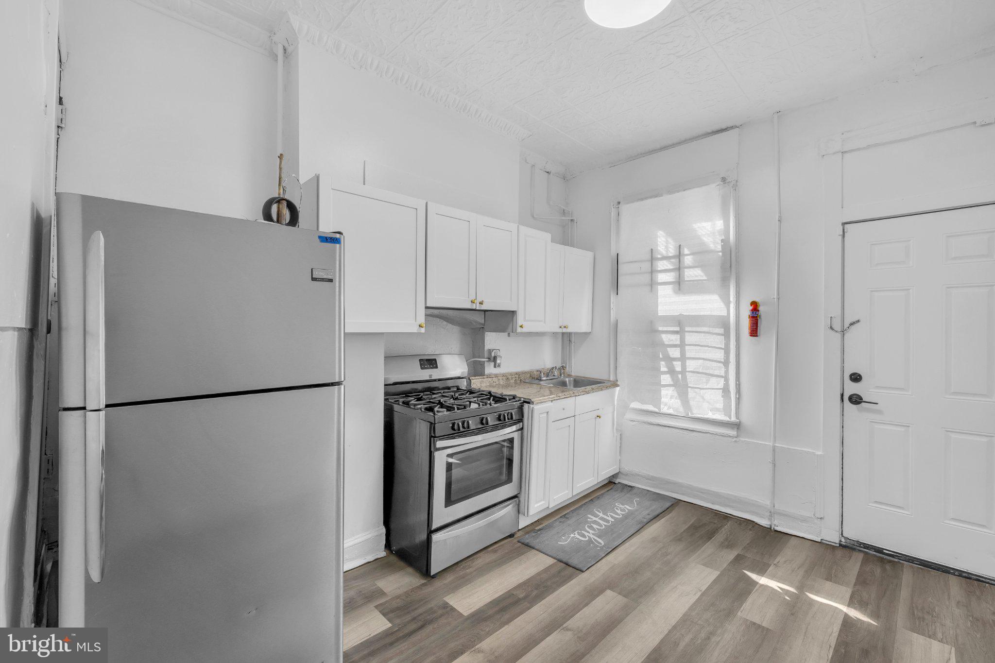 2920 PARKWOOD AVENUE 3