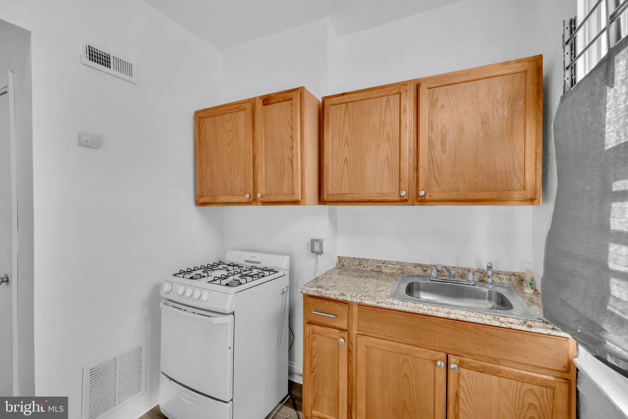 2920 PARKWOOD AVENUE 3