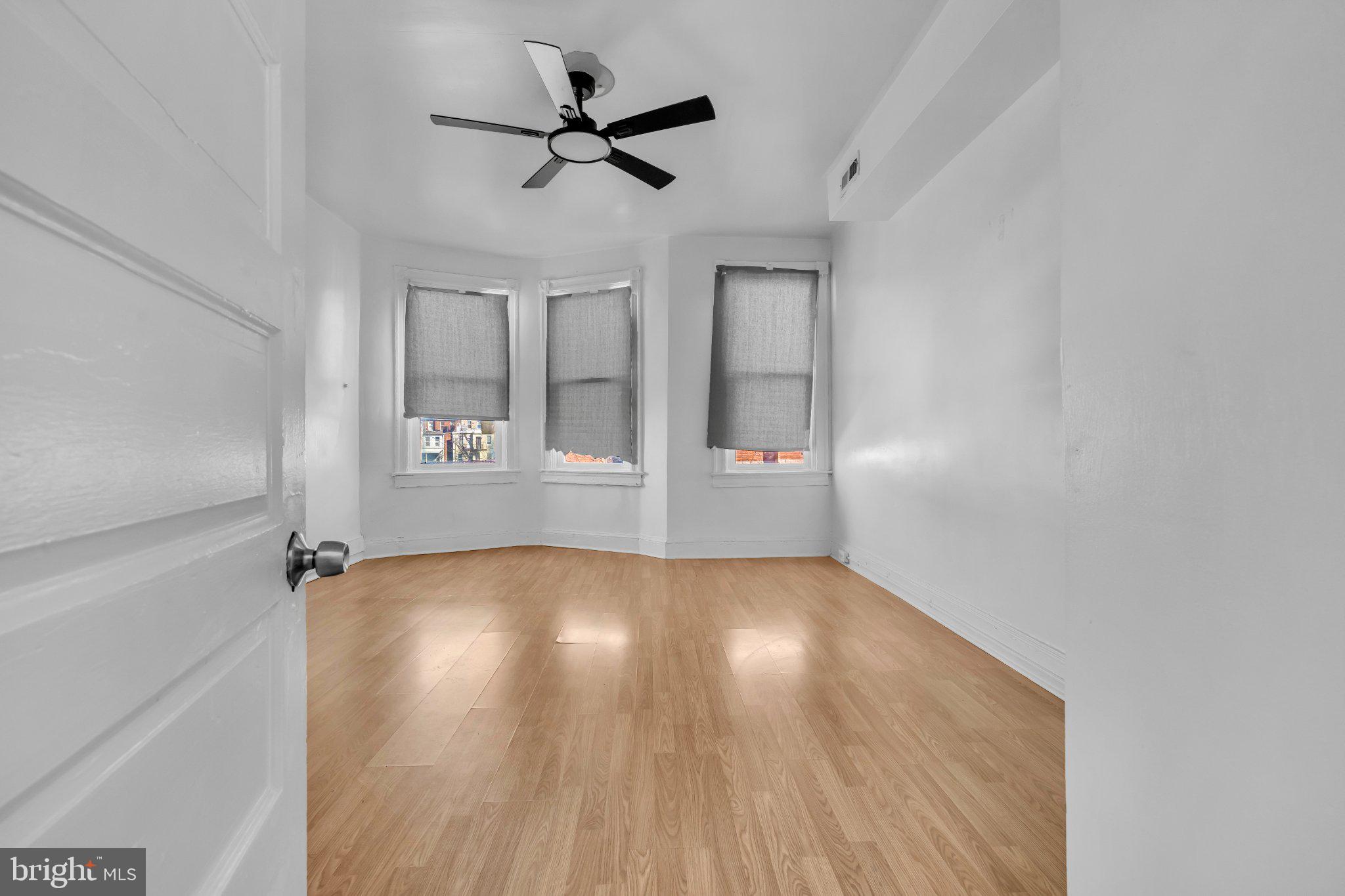 2920 PARKWOOD AVENUE 3