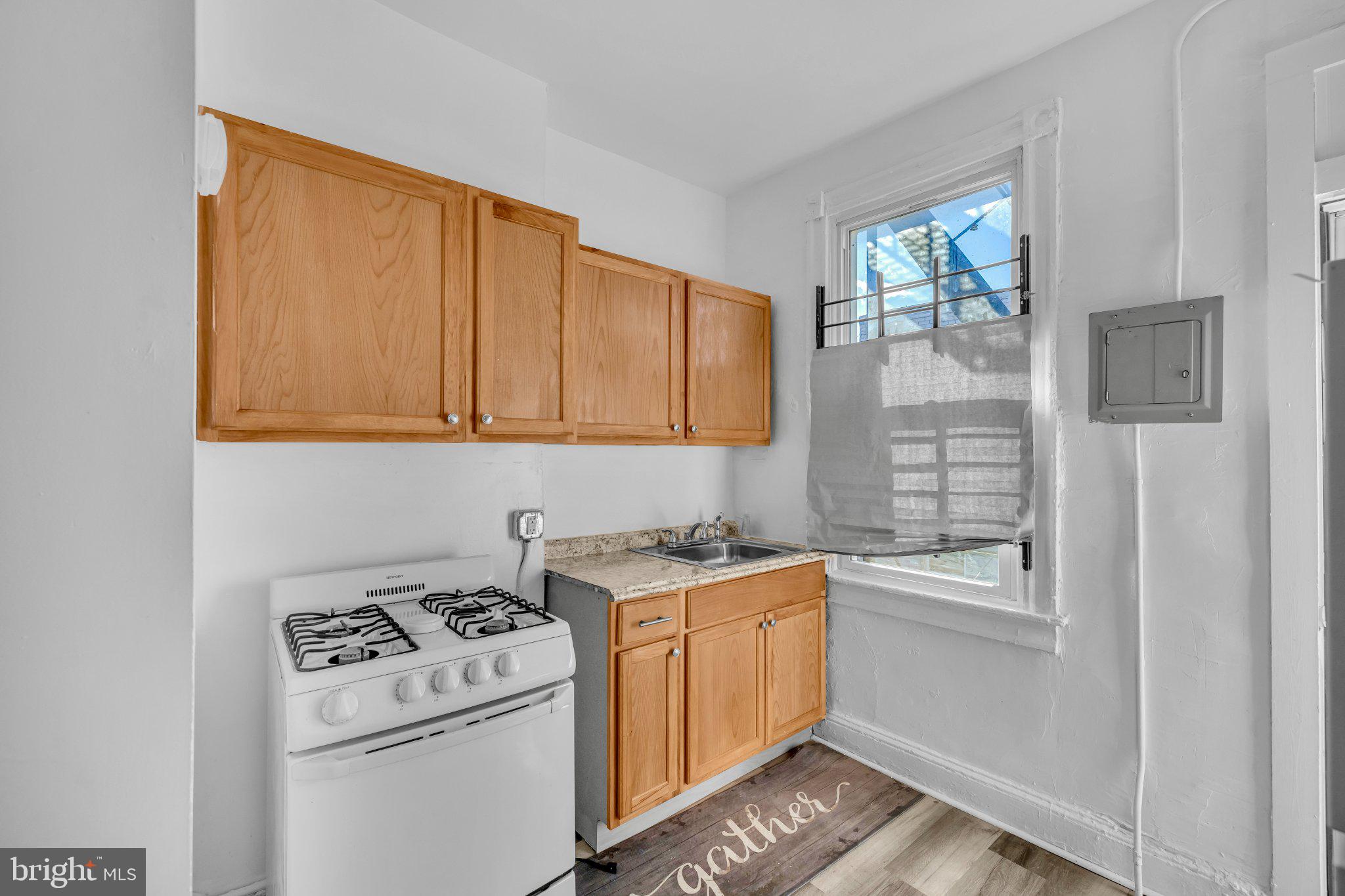 2920 PARKWOOD AVENUE 3