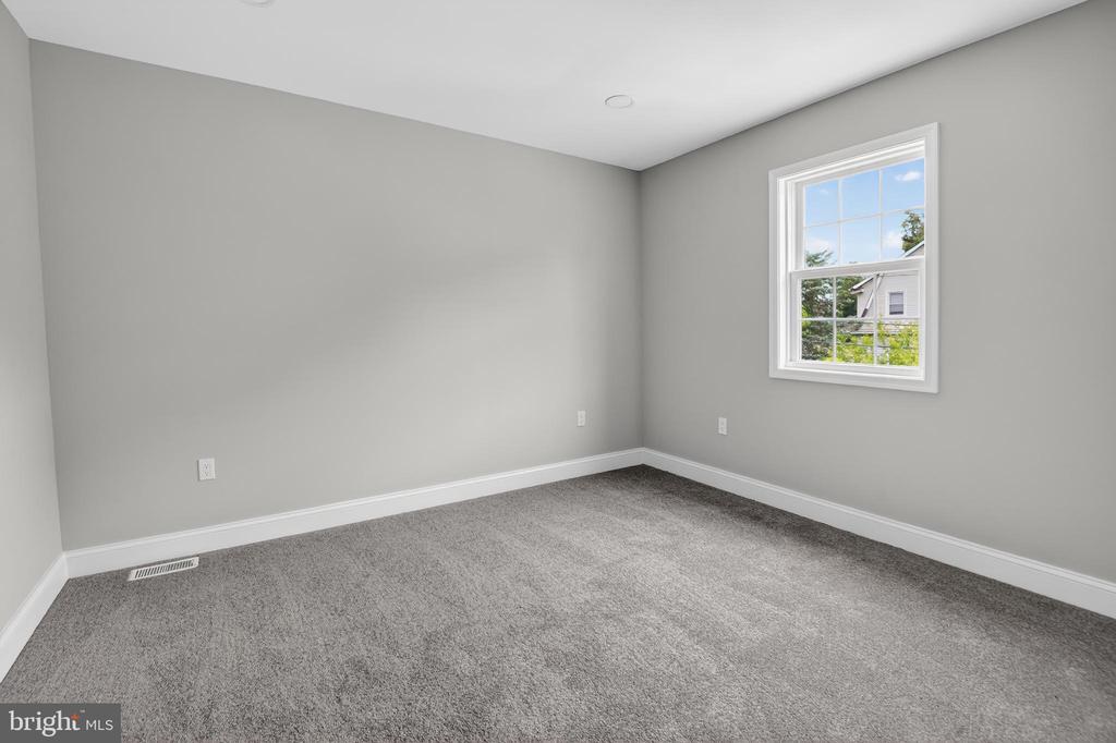 2888 W GARRISON AVENUE W