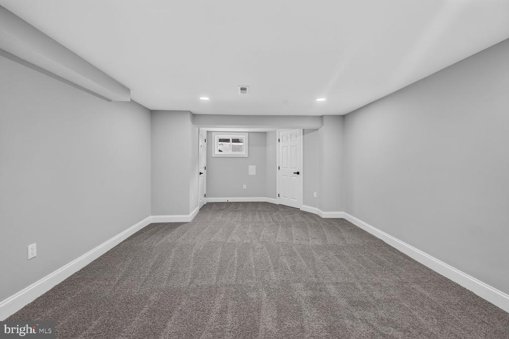 2605 E HOFFMAN STREET