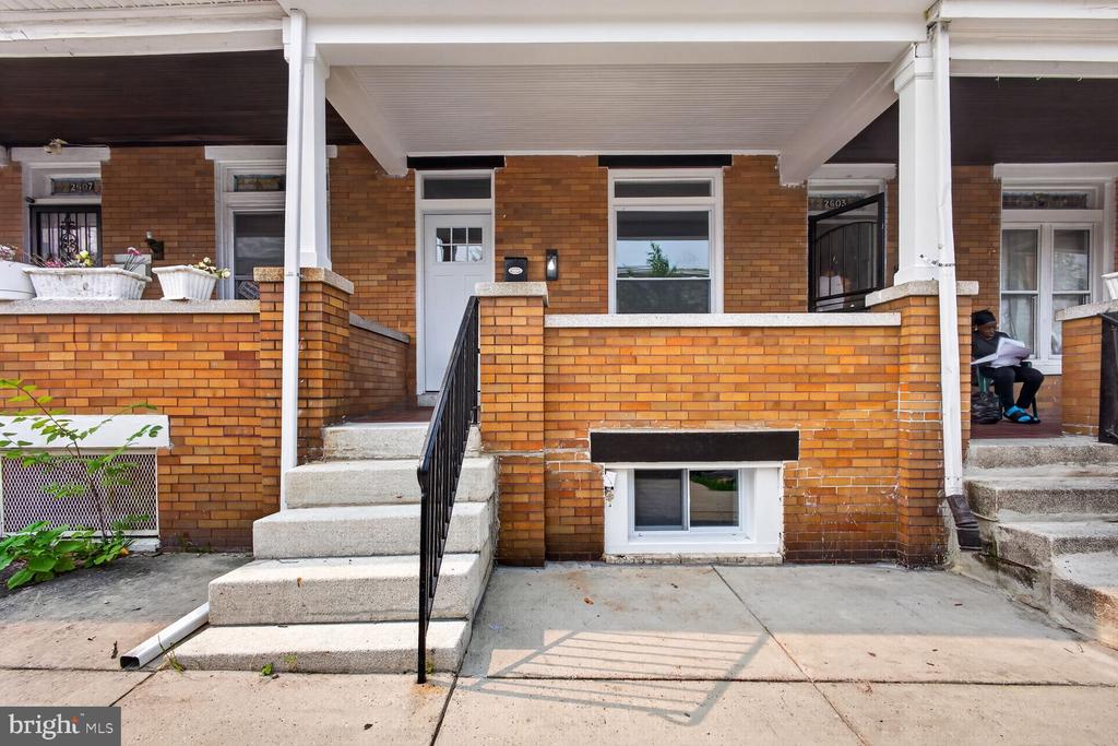 2605 E HOFFMAN STREET