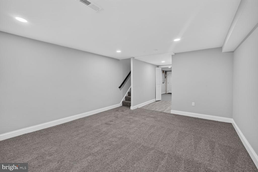 2605 E HOFFMAN STREET