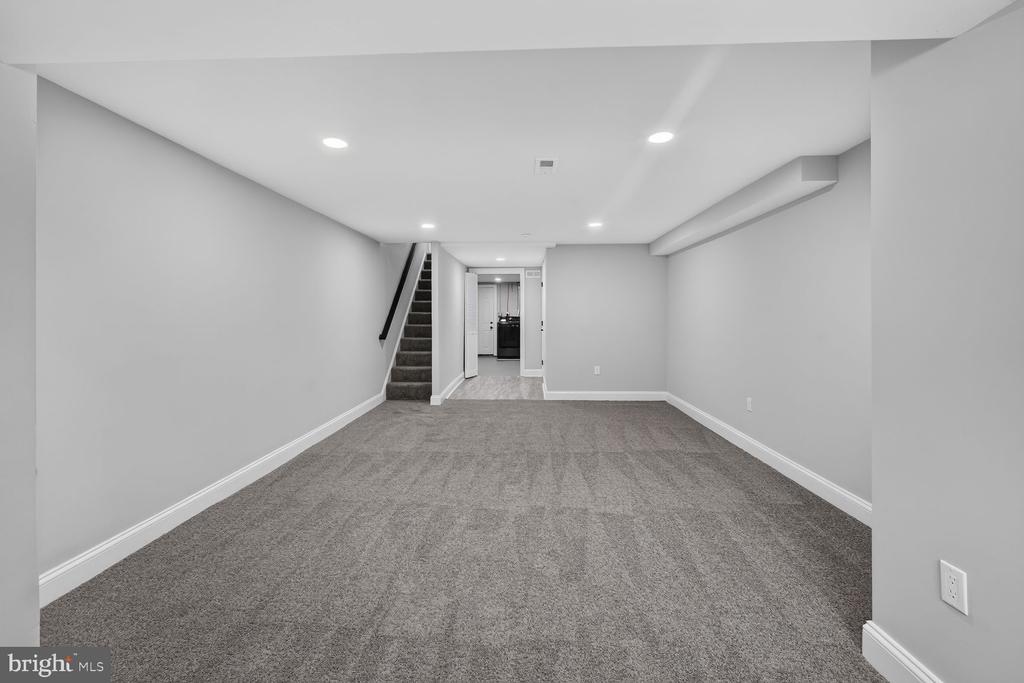 2605 E HOFFMAN STREET