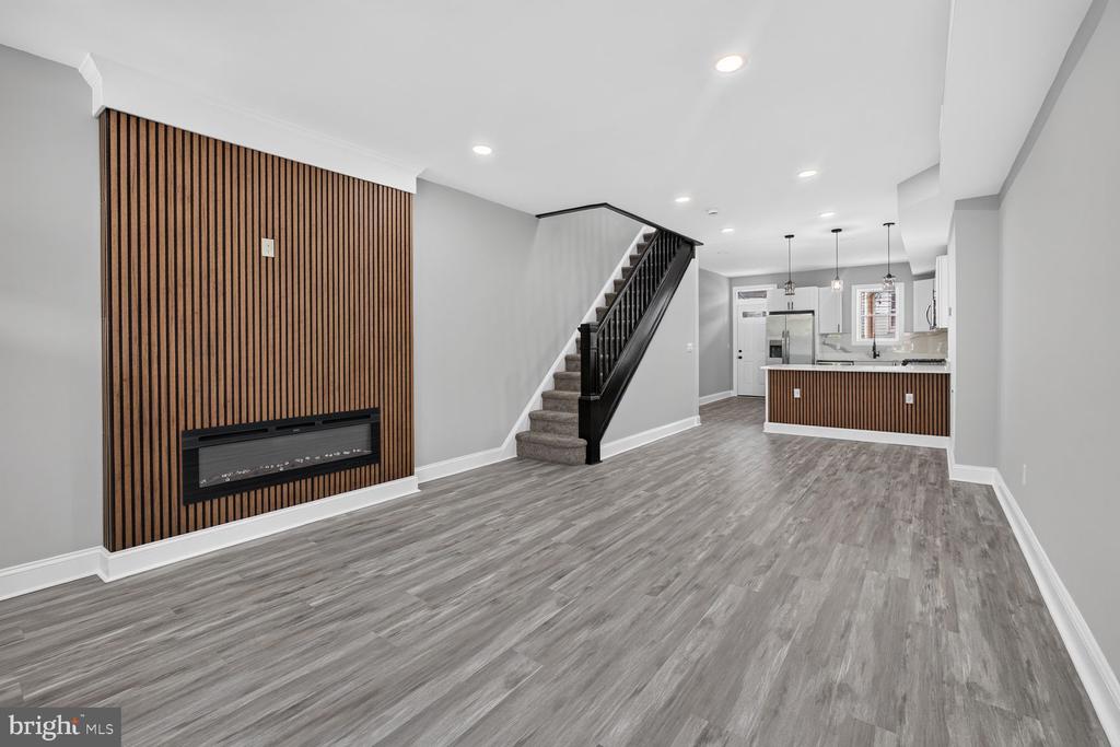 2605 E HOFFMAN STREET