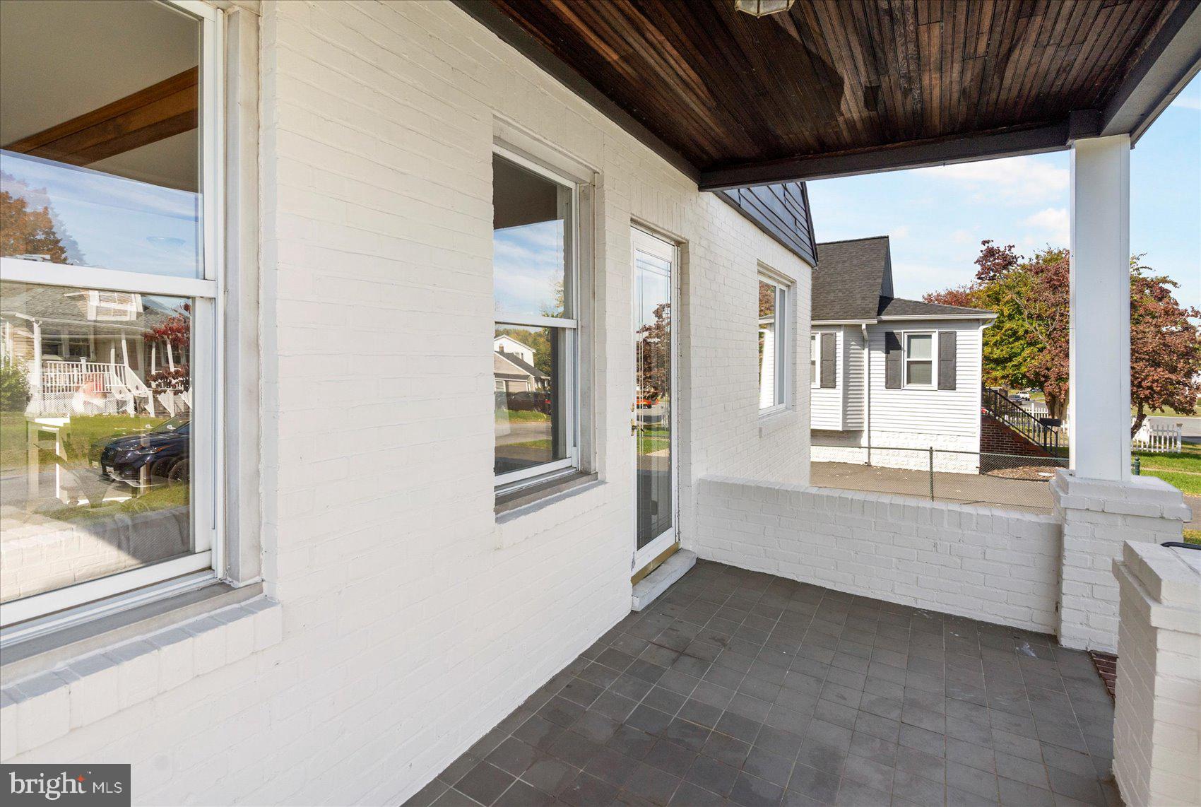 1728 Leslie ROAD