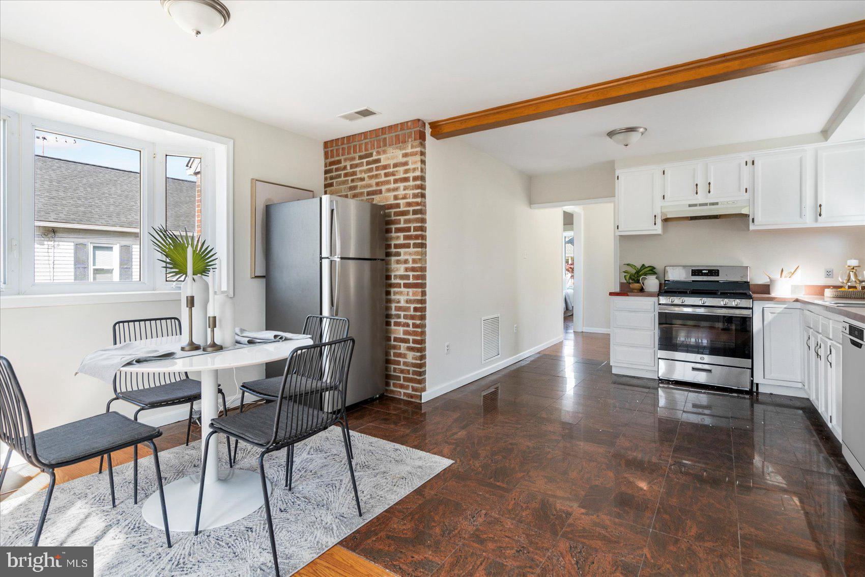 1728 Leslie ROAD