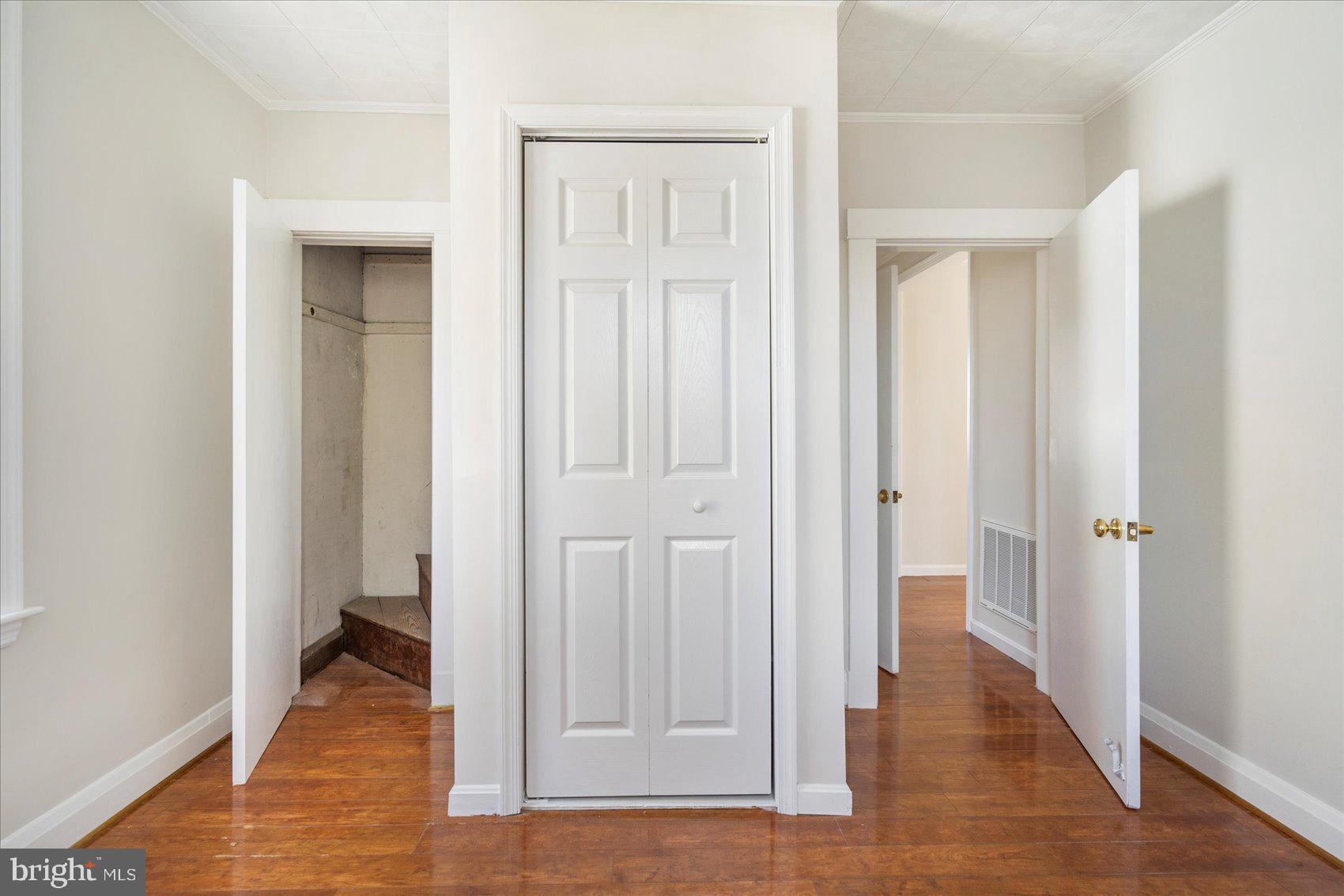 1728 Leslie ROAD