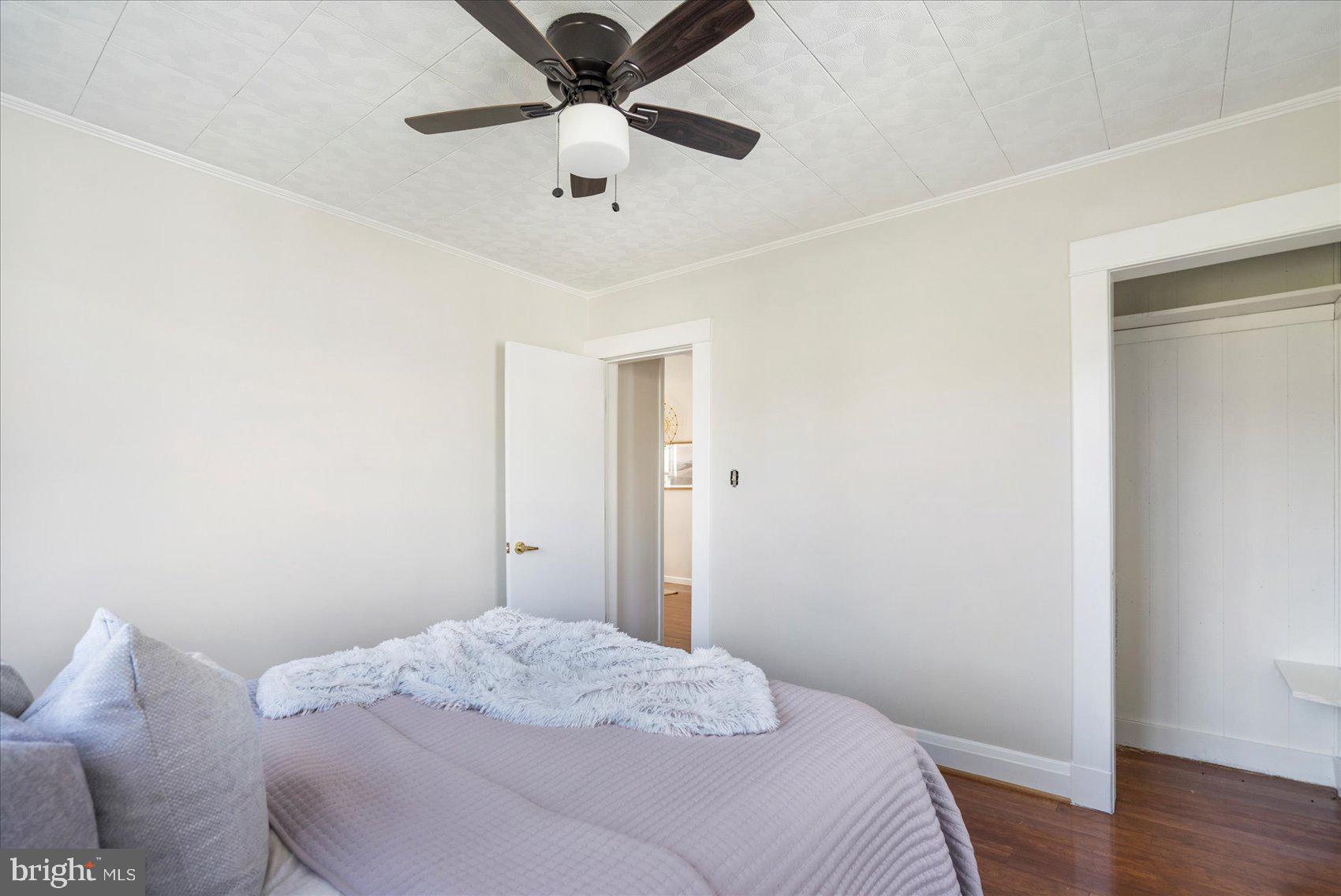 1728 Leslie ROAD