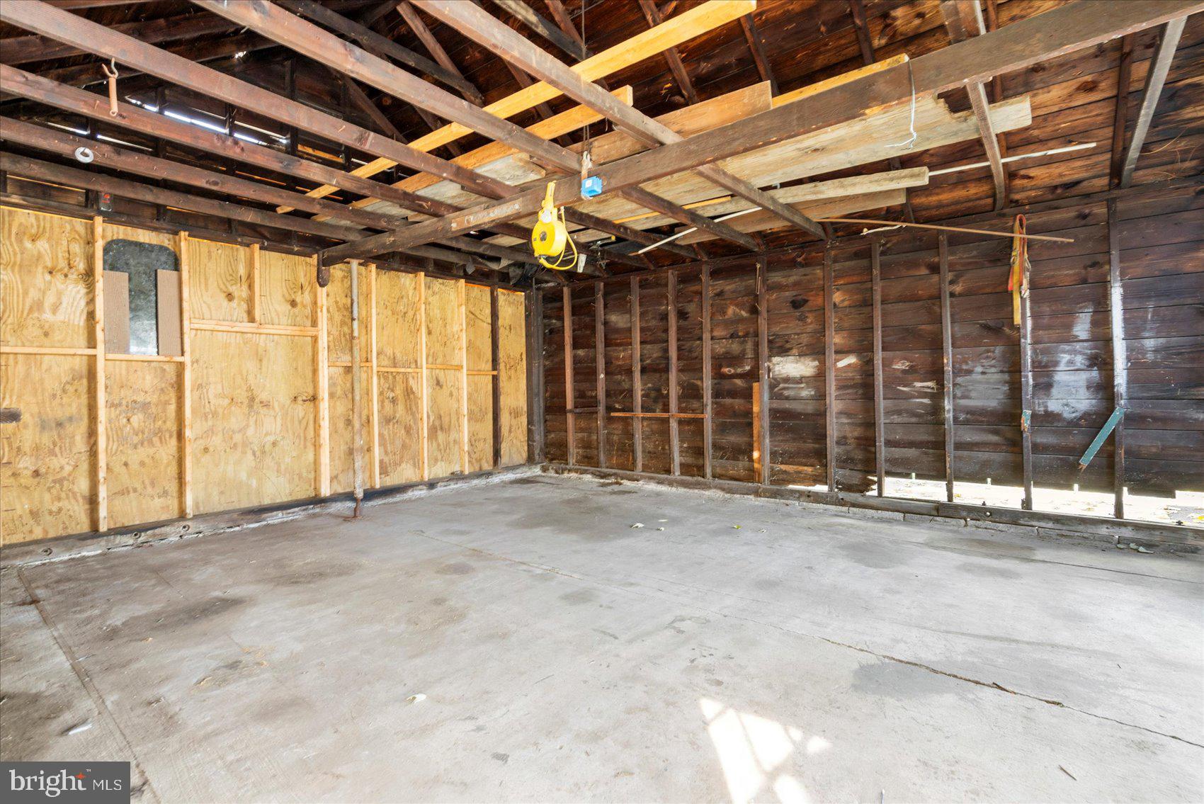 1728 Leslie ROAD