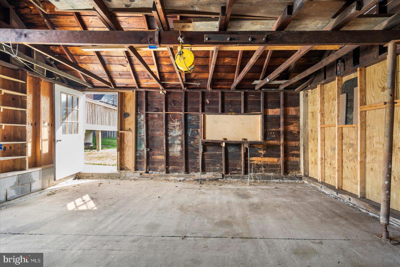 1728 Leslie ROAD