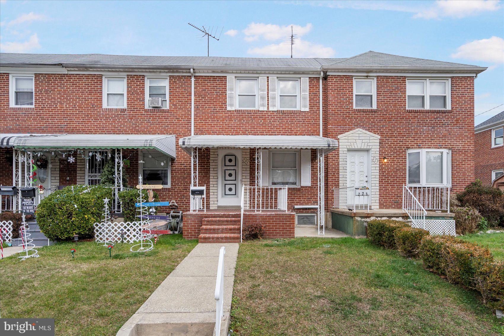 221 Riverthorn Rd