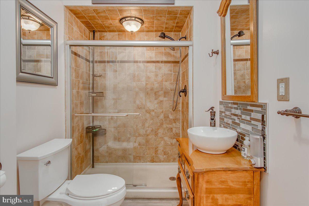 309 Old North Point Rd