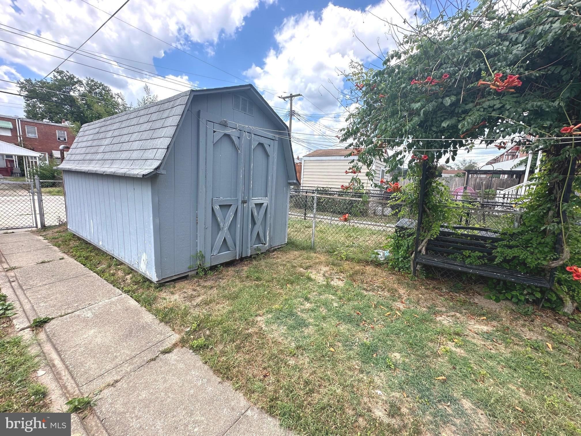 2806 Creston Rd