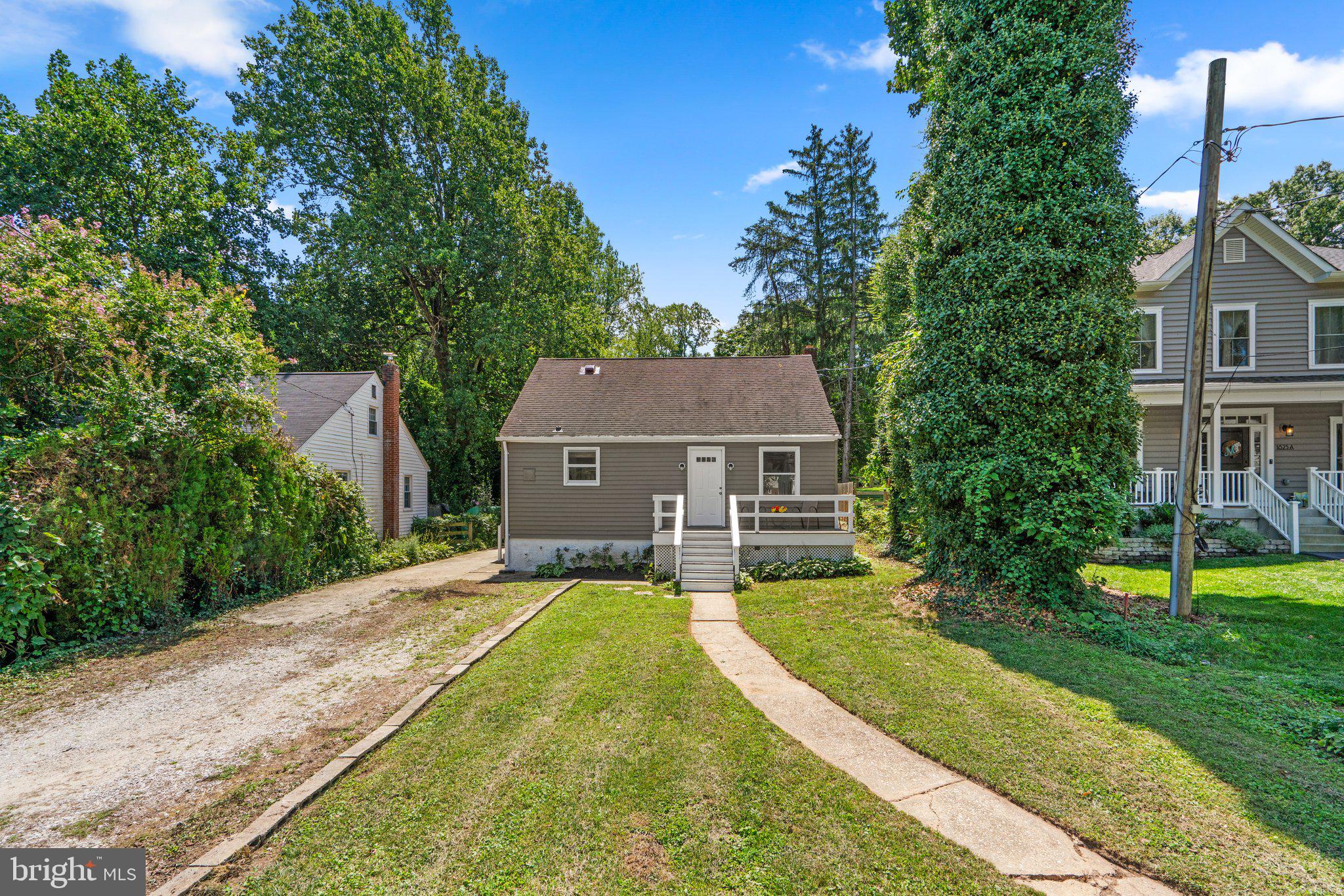 1827 Clearwood Rd