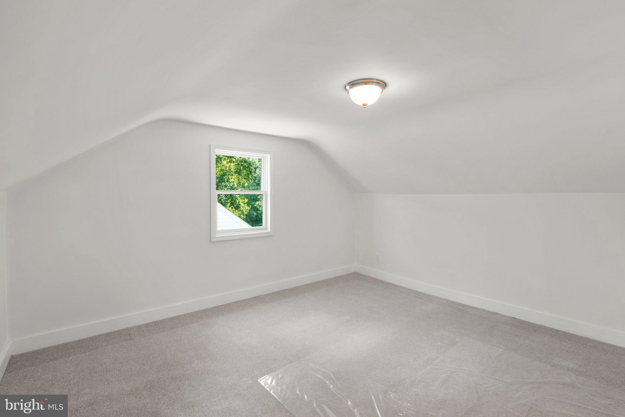 1827 Clearwood Rd