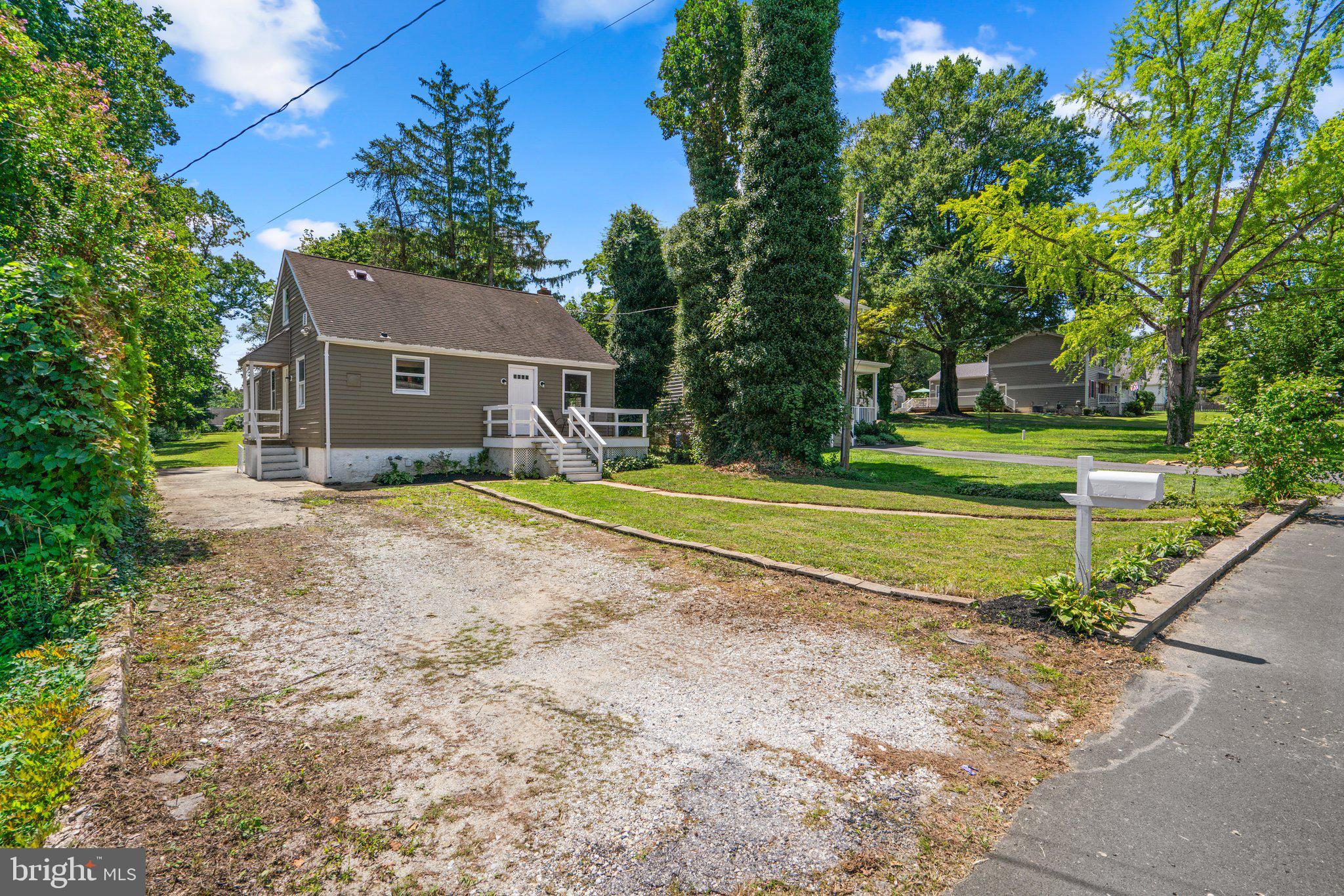 1827 Clearwood Rd