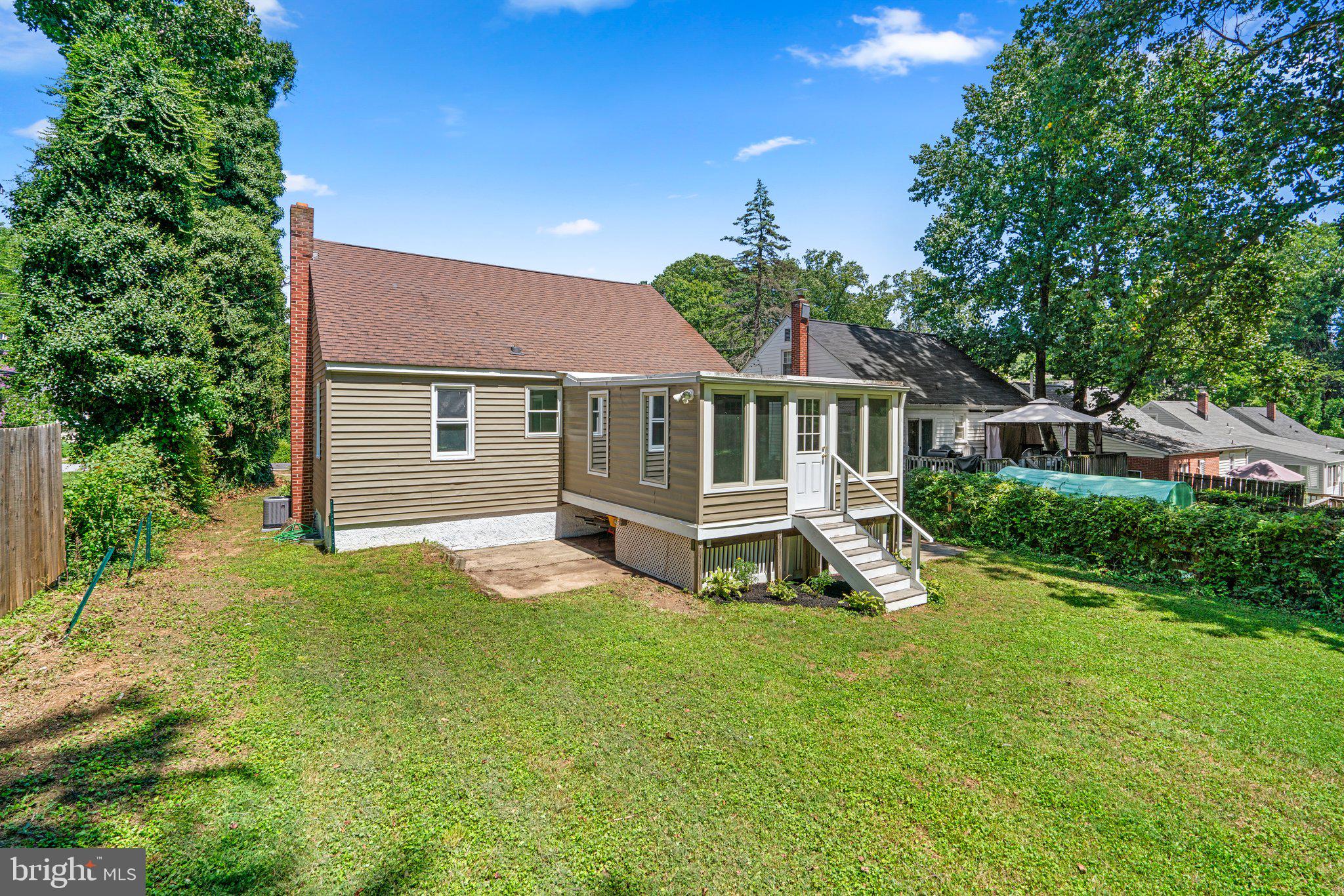 1827 Clearwood Rd