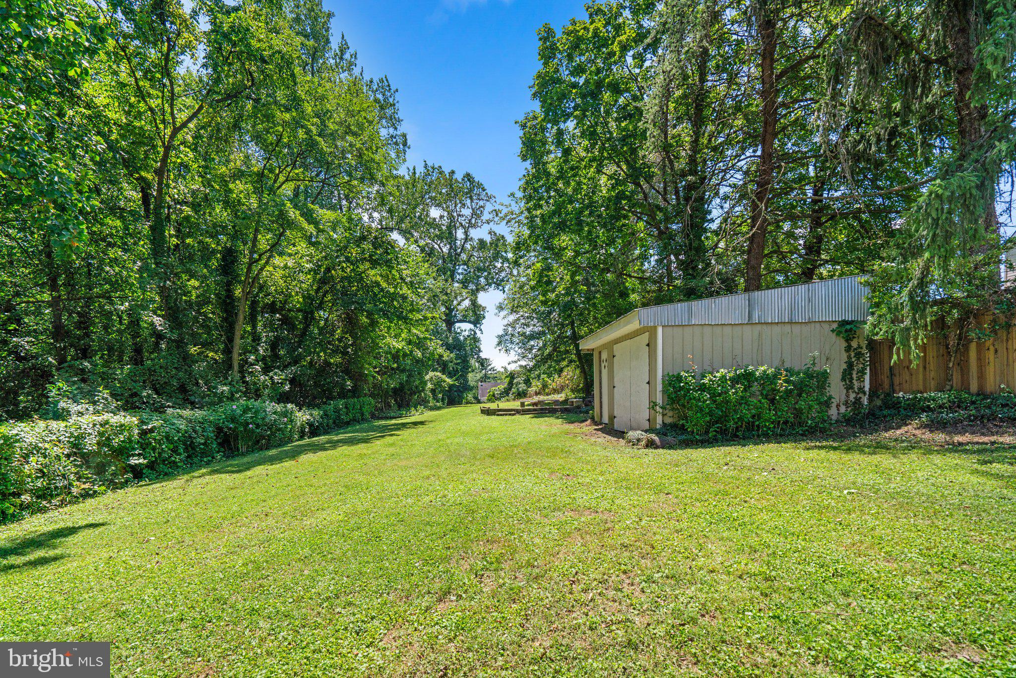 1827 Clearwood Rd