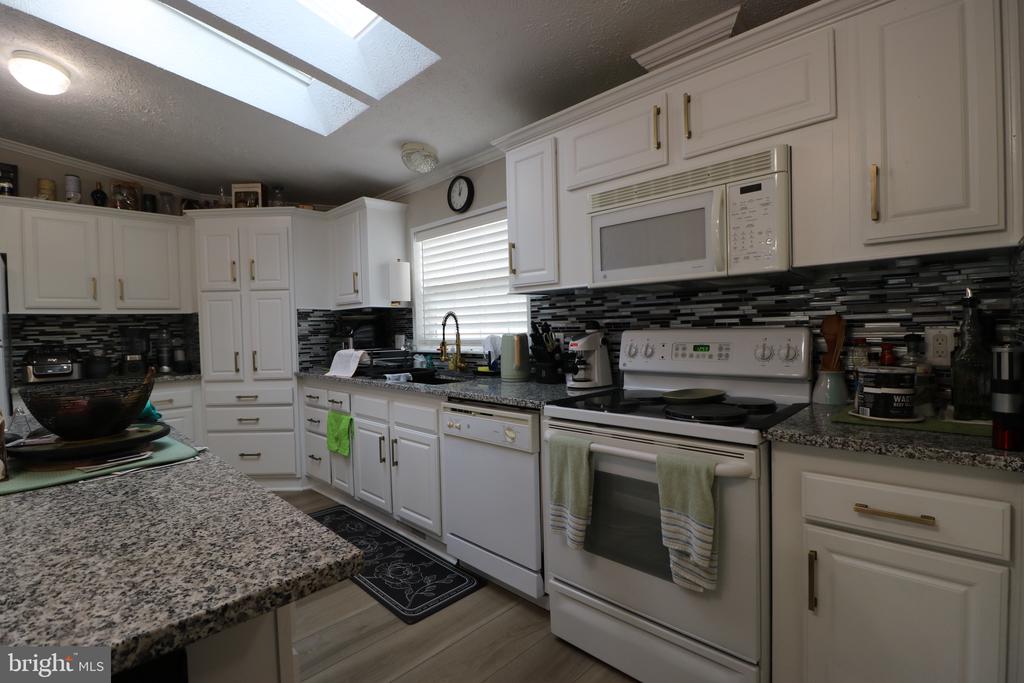 3302 JONQUIL LN