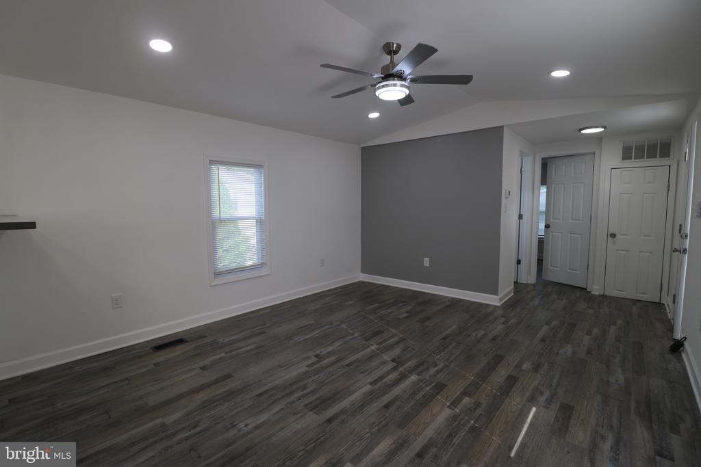 106 RODEO CIRCLE