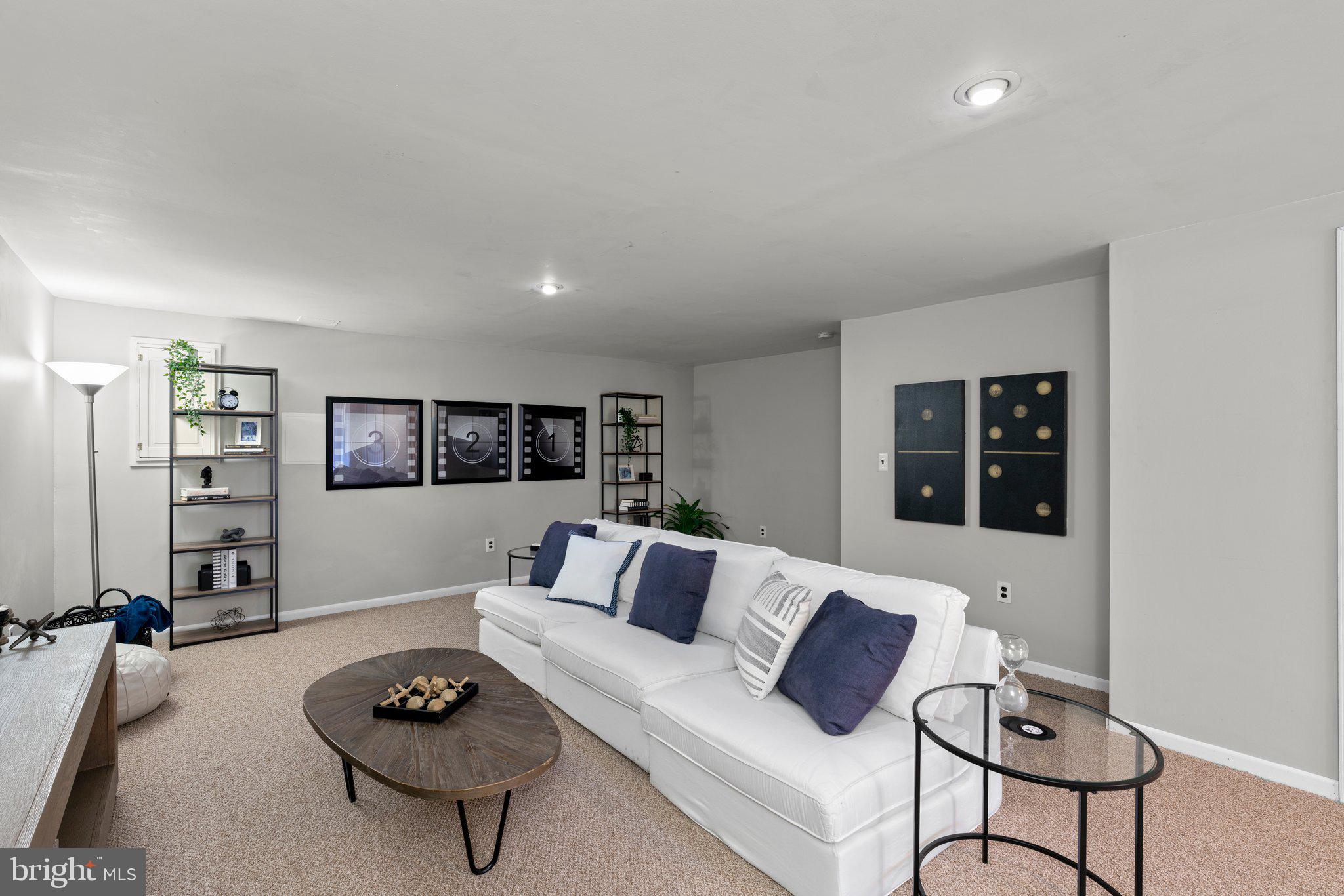 5726 Richardson Mews Sq