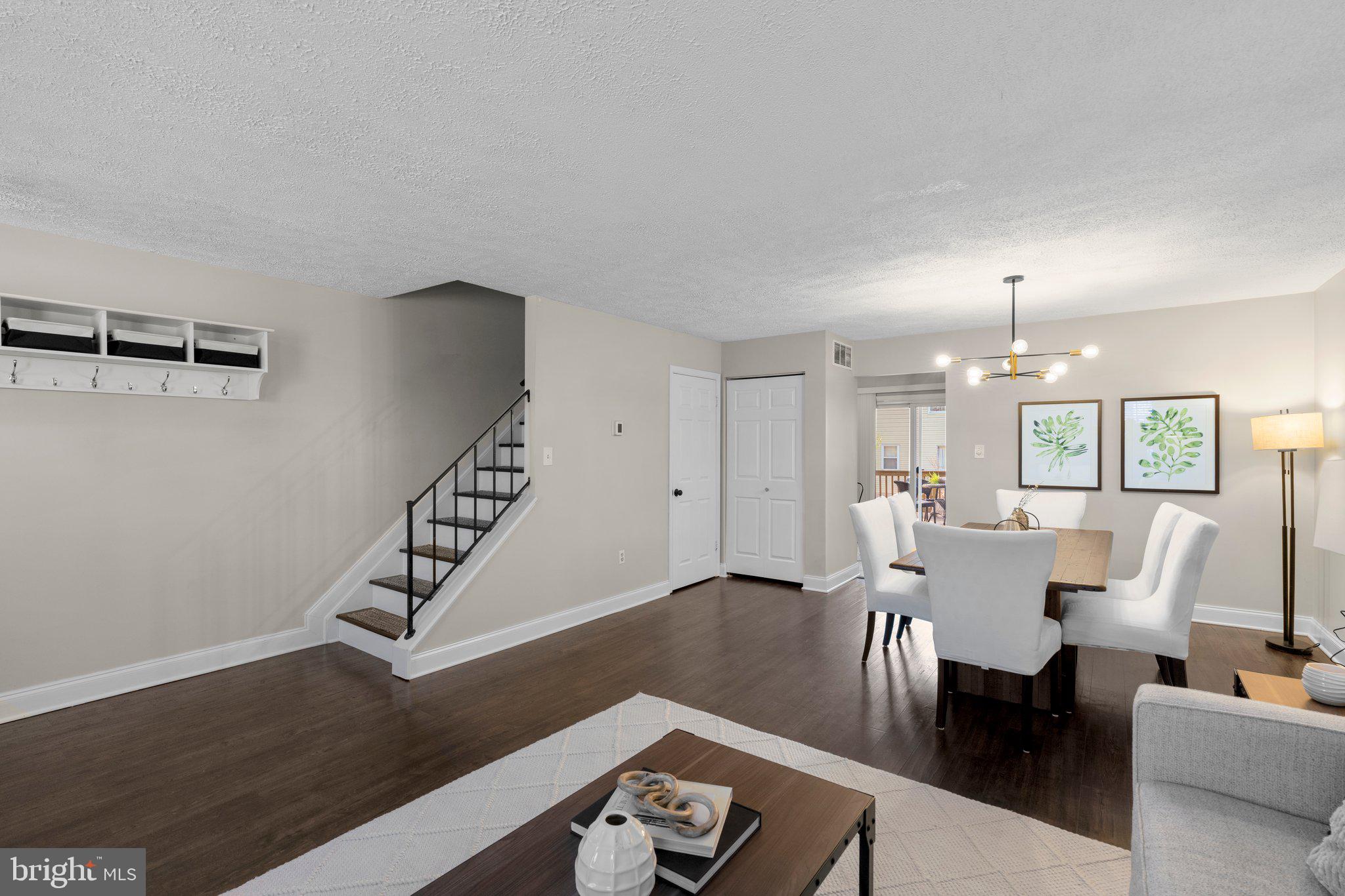 5726 Richardson Mews Sq