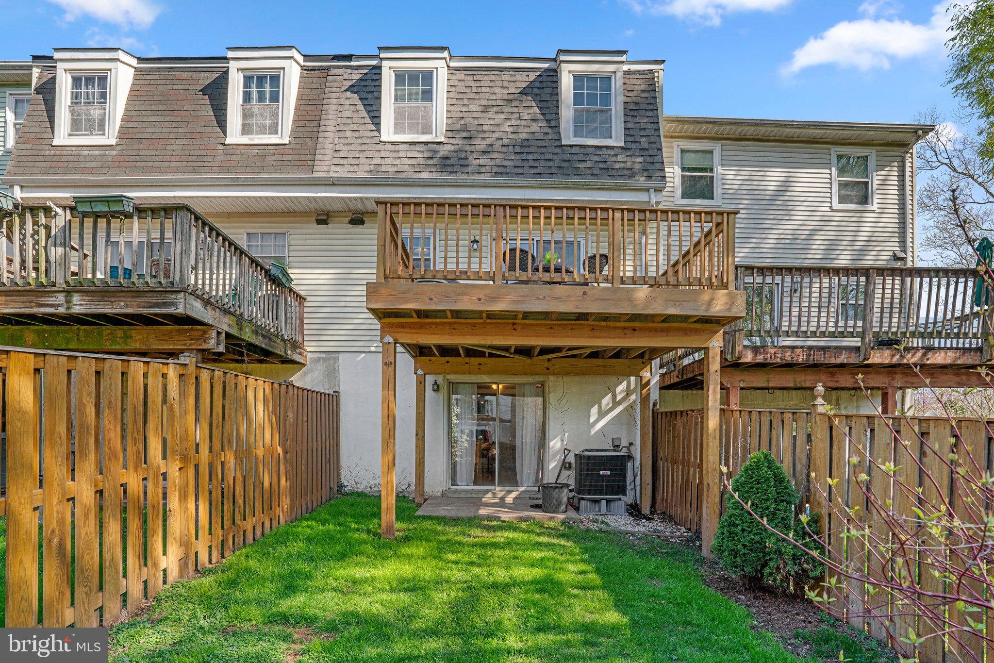 5726 Richardson Mews Sq