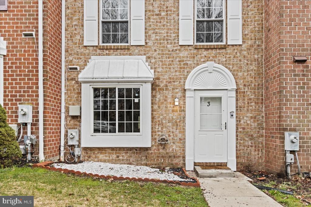 3 N STEAD COURT