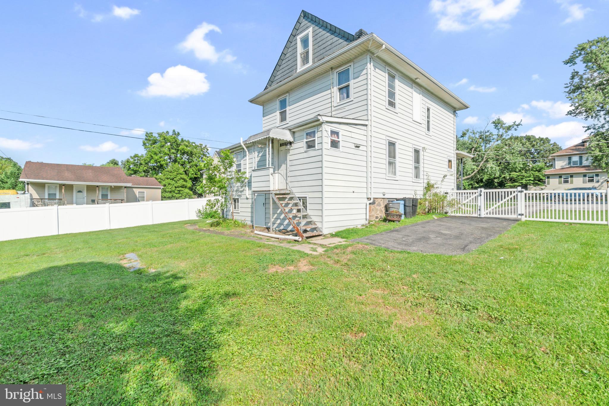 4616 MAGNOLIA AVENUE