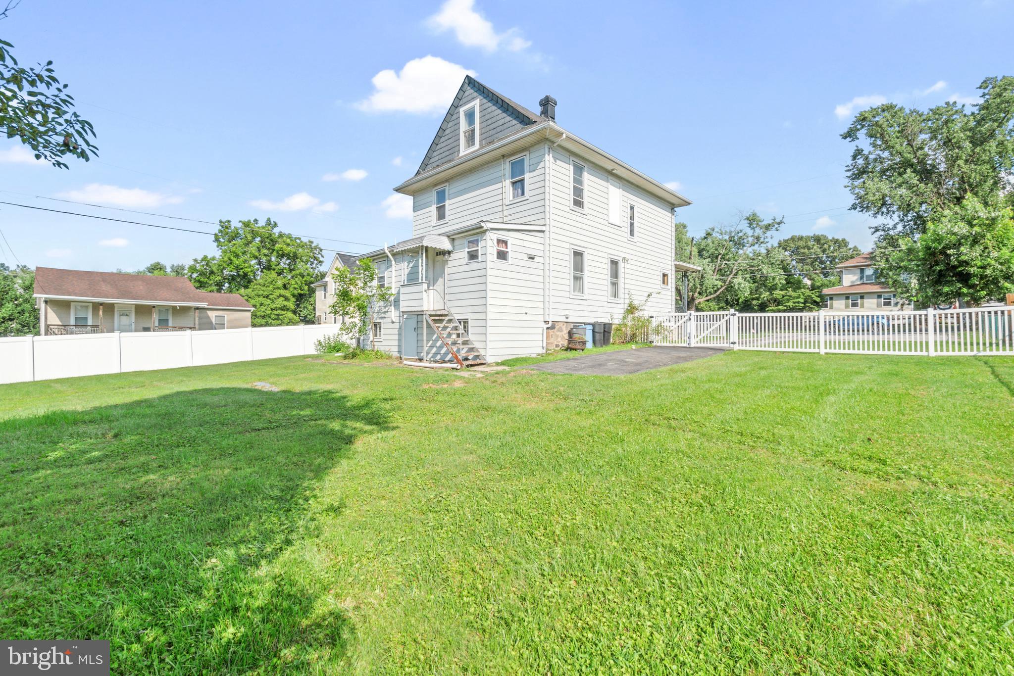 4616 MAGNOLIA AVENUE