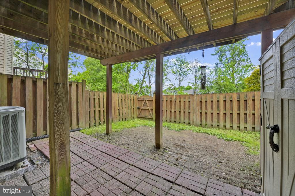 8008 GREEN VALLEY LANE