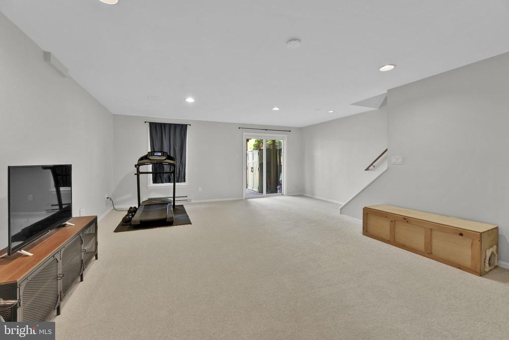 8008 GREEN VALLEY LANE