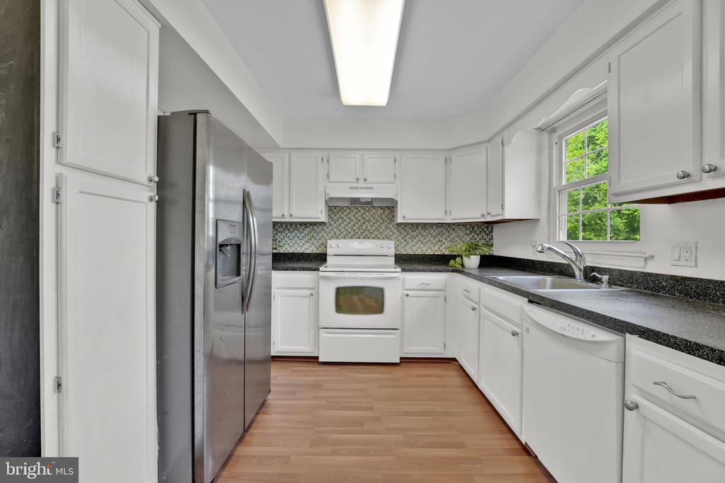 8008 GREEN VALLEY LANE