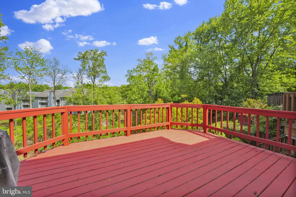 8008 GREEN VALLEY LANE