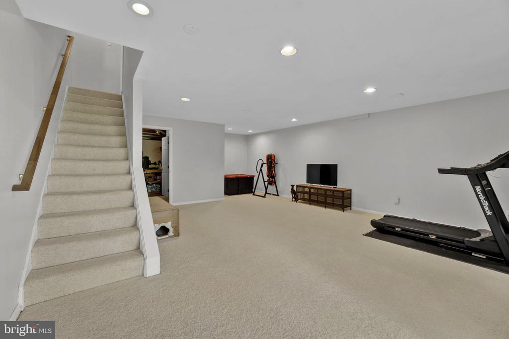 8008 GREEN VALLEY LANE
