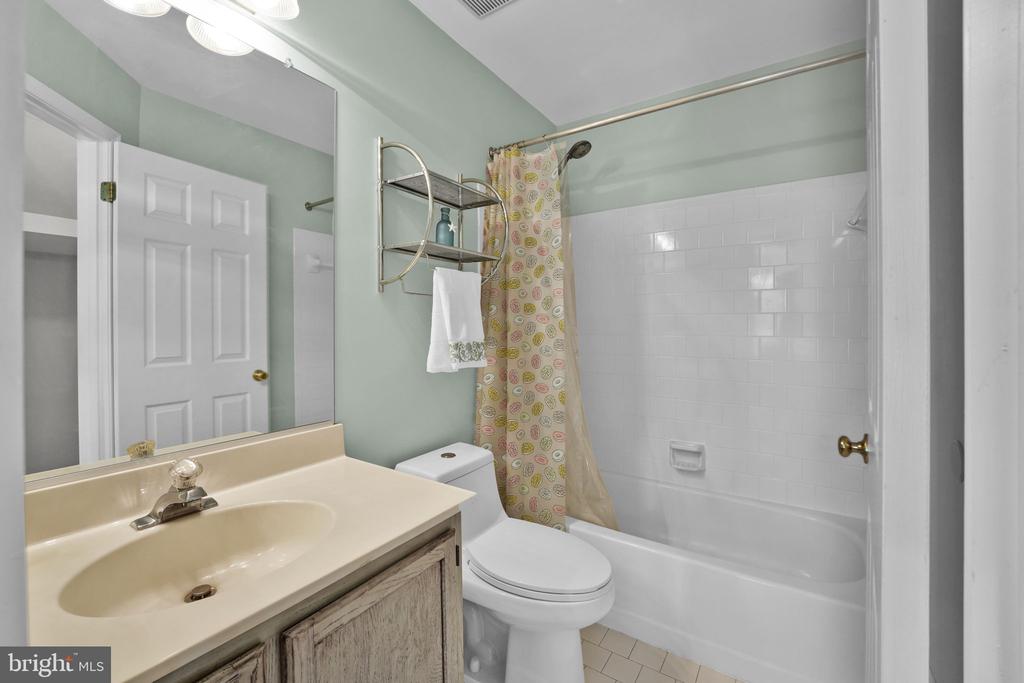 8008 GREEN VALLEY LANE