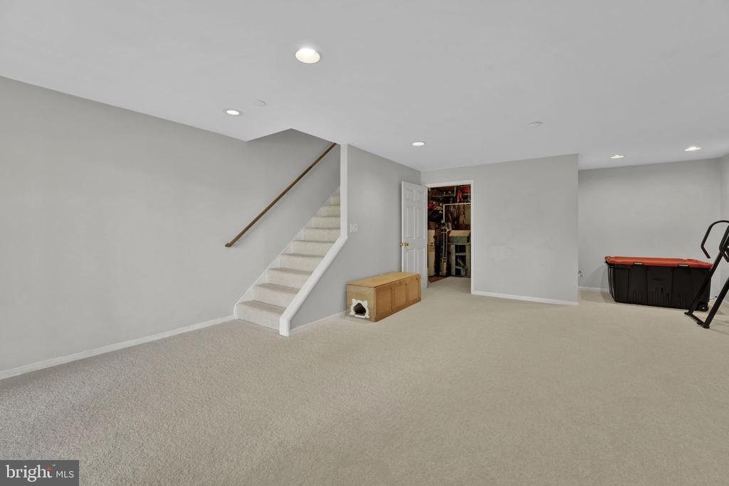 8008 GREEN VALLEY LANE
