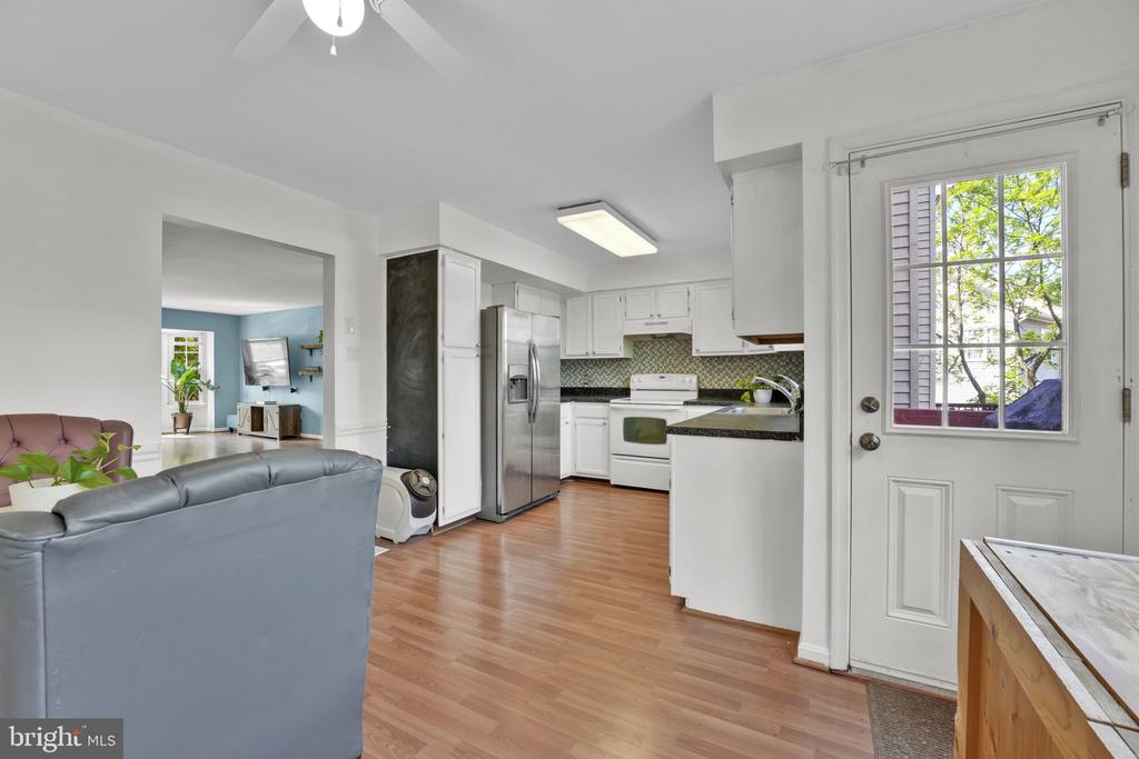 8008 GREEN VALLEY LANE