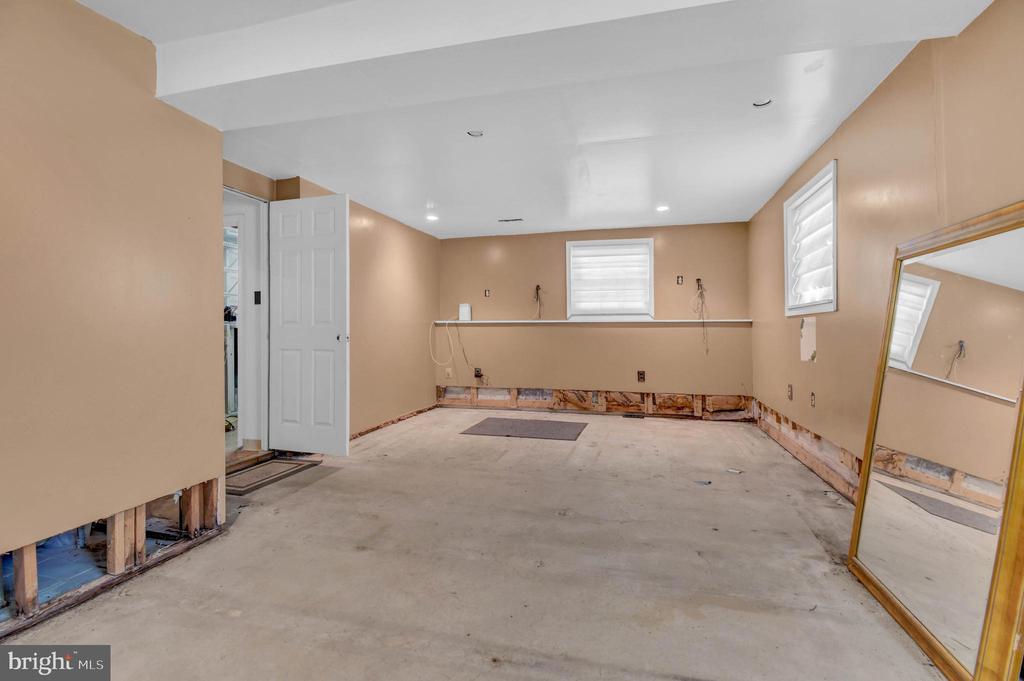 6811 FOX MEADOW ROAD