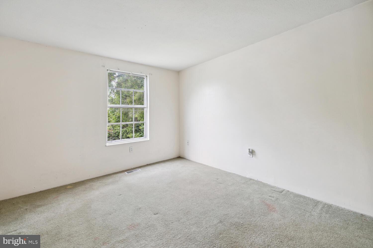 1592 Elmwood Ct