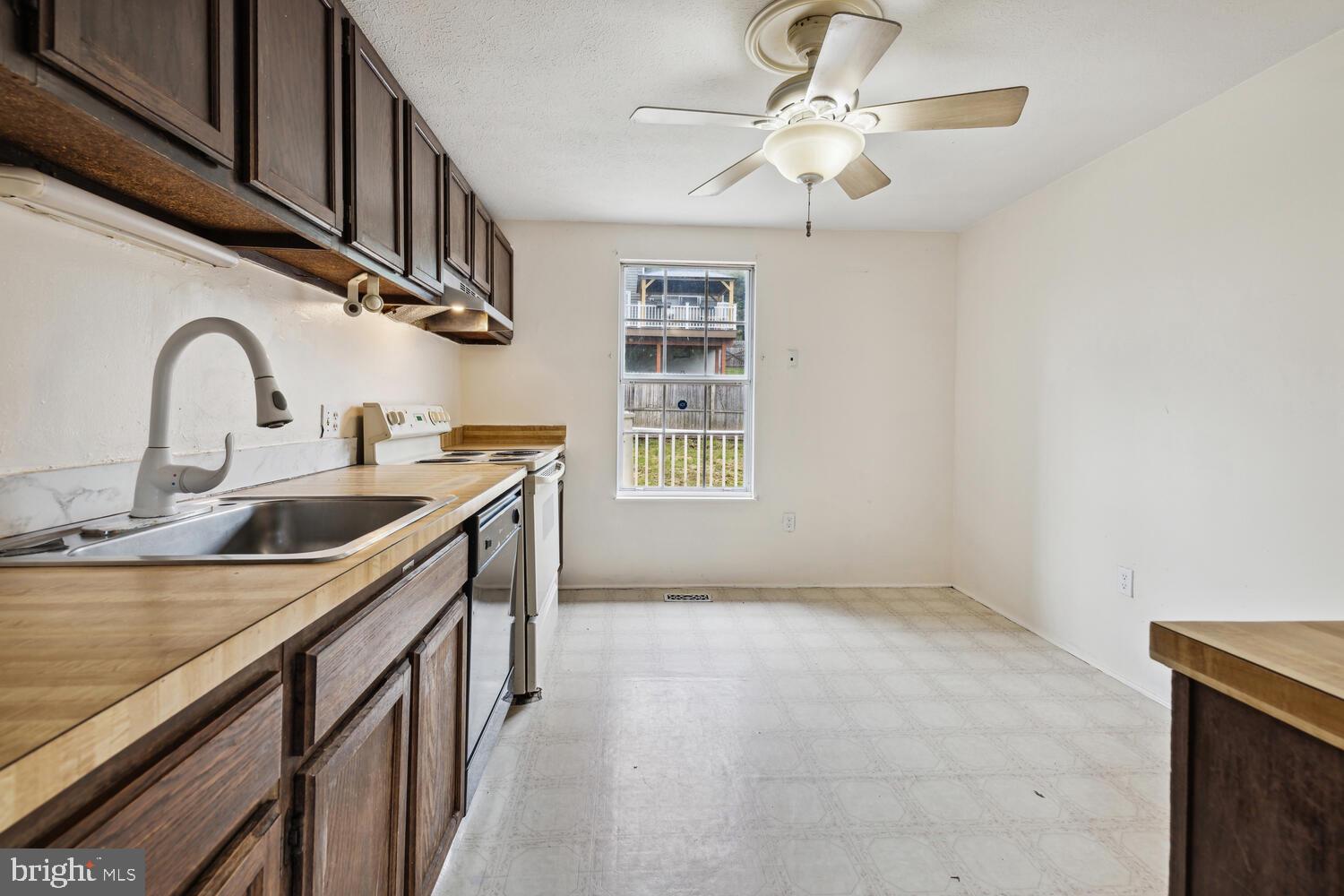 1592 Elmwood Ct