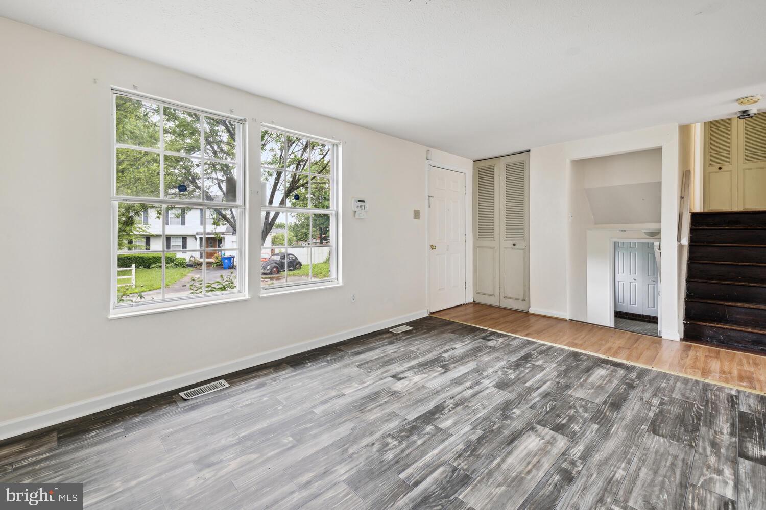 1592 Elmwood Ct