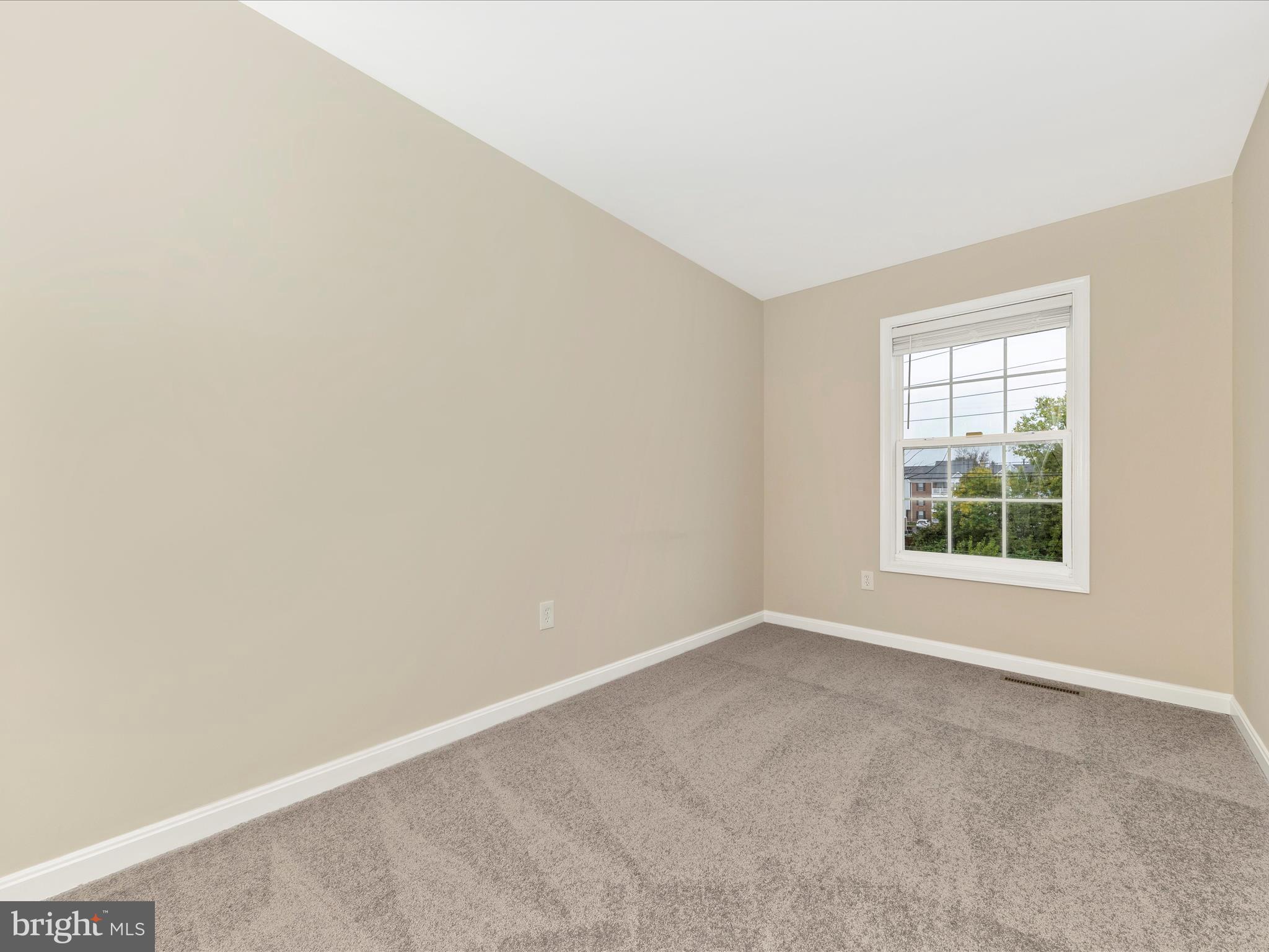 522 Essex Pl