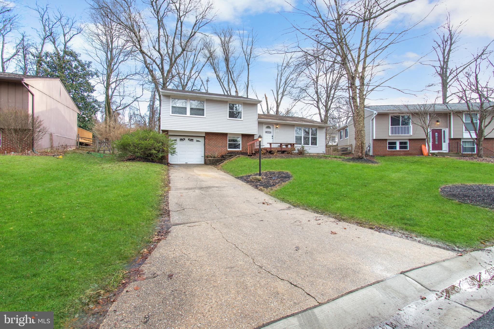 5536 Bluecoat LANE