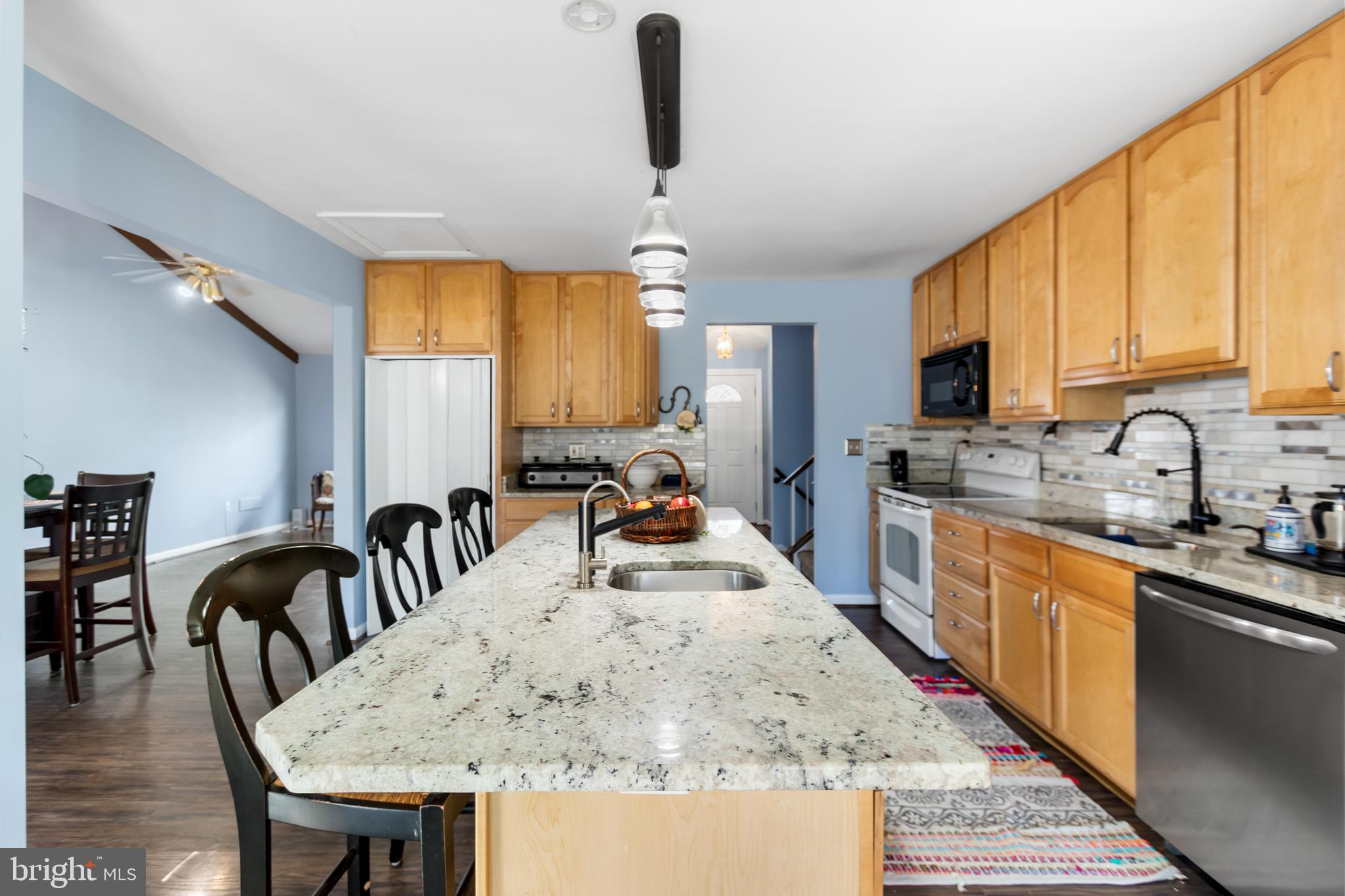 5536 Bluecoat LANE
